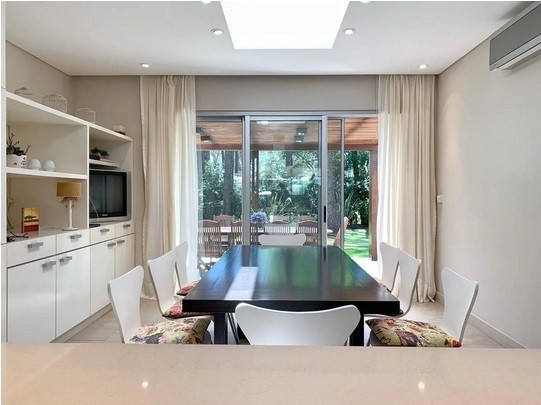 Excelente residencia en Barrio Privado en Laguna Blanca